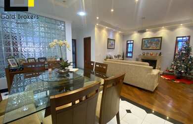 Imagem: A casa possui 4 Dormitórios, 5 Banheiros, 5 Vagas na garagem