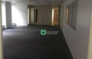 Imagem: O depósito possui 4 Vagas na garagem e 200m² de Área e está