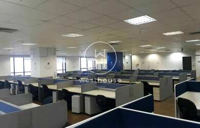 Imagem: O depósito possui 5 Vagas na garagem e 621m² de Área e está