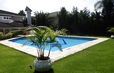 Imagem: A casa em condomínio possui 4 Dormitórios, 5 Banheiros, 5