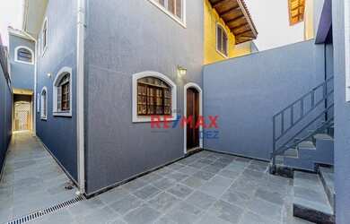 Imagem: A casa à venda possui 3 Dormitórios, 4 Banheiros, 1 Vaga na