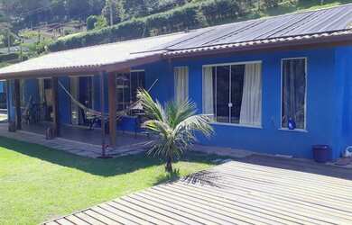 Imagem: A casa em condomínio à venda possui 4 Dormitórios, 3 Banheiros