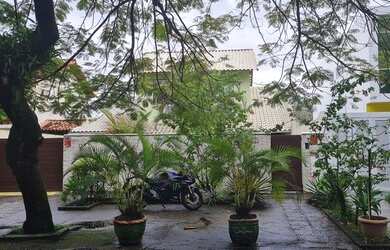 Imagem: A casa em condomínio possui 4 Dormitórios, 5 Banheiros, 4