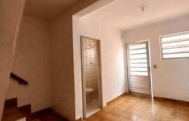 Imagem: A casa possui 1 Dormitório, 1 Banheiro, 40m² de Área e está