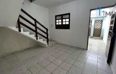 Imagem: A casa possui 3 Dormitórios, 2 Banheiros, 1 Vaga na garagem