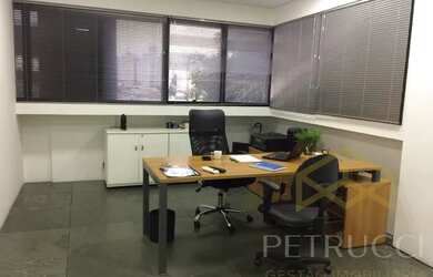 Imagem: O depósito possui 4 Vagas na garagem, 140m² de Área e está