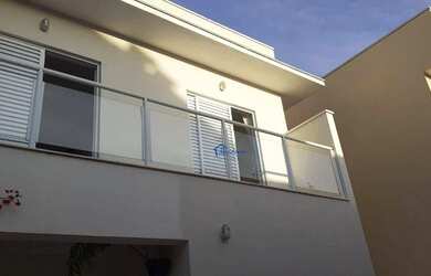 Imagem: A casa em condomínio possui 3 Dormitórios, 1 Banheiro, 3 Vagas