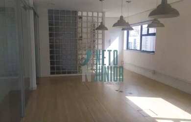 Imagem: O depósito possui 2 Vagas na garagem, 144m² de Área e está