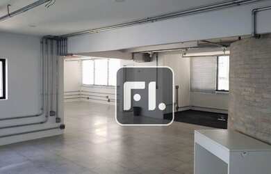 Imagem: O depósito possui 4 Vagas na garagem, 160m² de Área e está