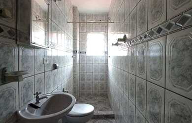 Imagem: A casa possui 2 Dormitórios, 1 Banheiro, 1 Vaga na garagem