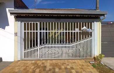 Imagem: A casa possui 2 Dormitórios, 1 Banheiro, 1 Vaga na garagem