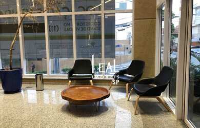 Imagem: O depósito possui 3 Vagas na garagem, 128m² de Área e está