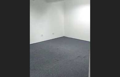 Imagem: O depósito possui 4 Vagas na garagem, 557m² de Área e está