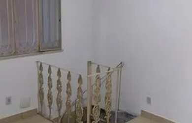 Imagem: A casa possui 3 Dormitórios, 2 Banheiros, 1 Vaga na garagem