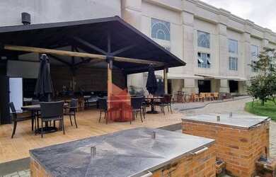 Imagem: A casa em condomínio possui 4 Dormitórios, 5 Banheiros, 4