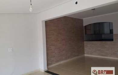 Imagem: A casa possui 3 Dormitórios, 2 Banheiros, 5 Vagas na garagem