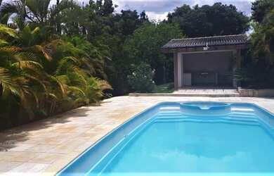 Imagem: A casa em condomínio possui 4 Dormitórios, 5 Banheiros, 4