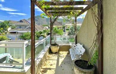 Imagem: A casa em condomínio possui 4 Dormitórios, 5 Banheiros, 2