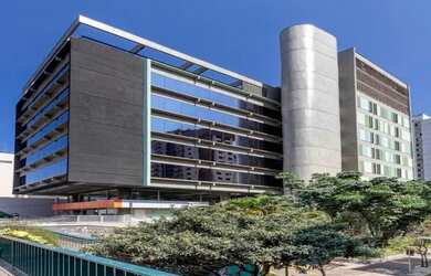 Imagem: O depósito possui 5 Vagas na garagem, 4660m² de Área e Imóvel