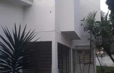 Imagem: A casa possui 3 Dormitórios, 3 Banheiros, 5 Vagas na garagem