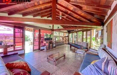 Imagem: A casa possui 5 Dormitórios, 5 Banheiros, 4 Vagas na garagem