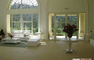 Imagem: A casa em condomínio possui 4 Dormitórios, 5 Banheiros, 3