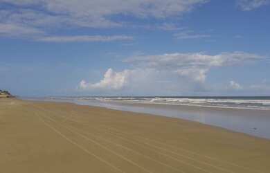 Imagem: A casa possui 3 Dormitórios e 4 Vagas na garagem e está localizado