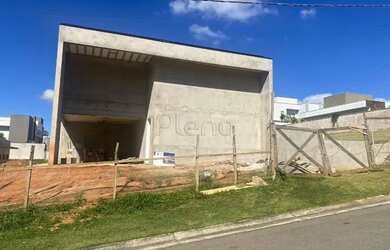 Imagem: A casa possui 3 Dormitórios, 4 Banheiros, 4 Vagas na garagem