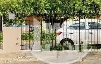 Imagem: A casa possui 2 Dormitórios, 1 Banheiro, 5 Vagas na garagem