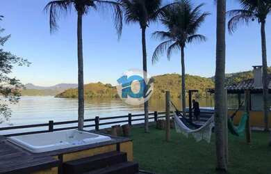 Imagem: A casa possui 5 Dormitórios, 1 Banheiro e 1700m² de Área