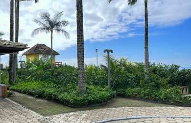 Imagem: A casa possui 4 Dormitórios, Acomodam 10 pessoas, 2 Vagas na