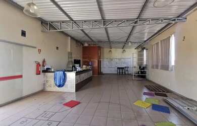 Imagem: O depósito possui 1 Vaga na garagem, 160m² de Área e está