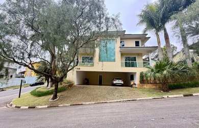 Imagem: A casa em condomínio possui 4 Dormitórios, 5 Banheiros, 5