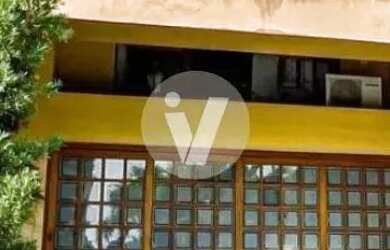 Imagem: A casa possui 5 Dormitórios, 4 Banheiros, 2 Vagas na garagem