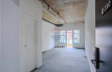 Imagem 2: Lindo Conjunto Comercial com sacada privativa e 32 mts, 1 vaga e com a...