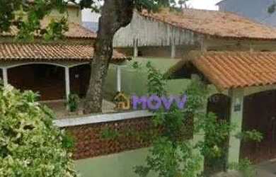 Imagem: A casa possui 4 Dormitórios, 3 Banheiros, 2 Vagas na garagem