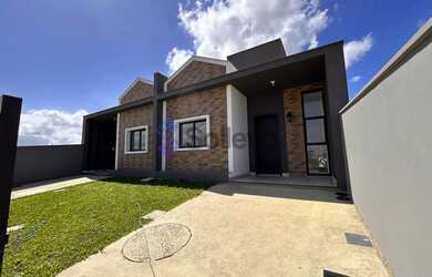 Imagem: A casa possui 2 Dormitórios, 1 Banheiro, 1 Vaga na garagem