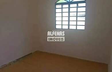 Imagem: A casa possui 1 Dormitório, 1 Banheiro, 3 Vagas na garagem