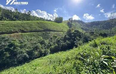 Imagem: O terreno possui 8.000m² de Área e está localizado em Comunidade