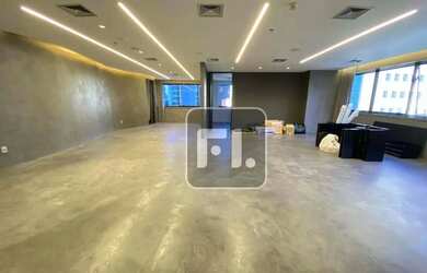 Imagem: O depósito possui 5 Vagas na garagem, 290m² de Área, Imóvel