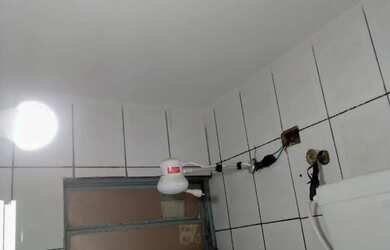 Imagem: A casa possui 3 Dormitórios, 1 Banheiro, 1 Vaga na garagem