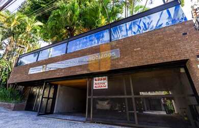 Imagem: O depósito possui 5 Vagas na garagem, 601m² de Área e está