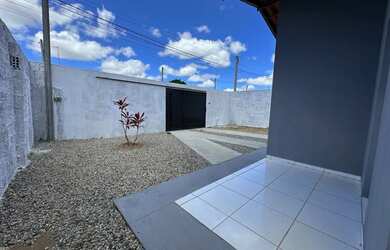 Imagem: A casa possui 2 Dormitórios, 1 Banheiro, 1 Vaga na garagem