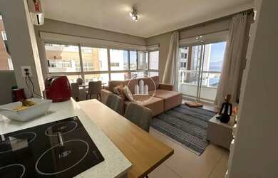 Imagem: O apartamento possui 1 Dormitório, 1 Banheiro, 1 Vaga na garagem