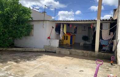 Imagem: A casa em condomínio possui 3 Dormitórios, 1 Banheiro, 5 Vagas