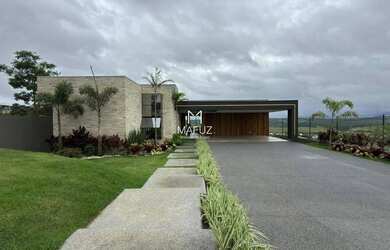 Imagem: A casa possui 4 Dormitórios, 5 Banheiros, 5 Vagas na garagem