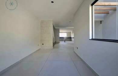 Imagem: A casa possui 3 Dormitórios, 3 Banheiros, 1 Vaga na garagem