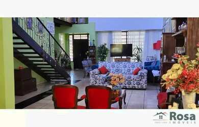 Imagem: A casa possui 3 Dormitórios, 3 Banheiros, 3 Vagas na garagem