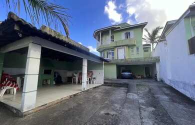 Imagem: A casa possui 3 Dormitórios, 4 Banheiros, 2 Vagas na garagem