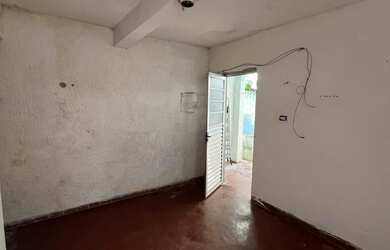 Imagem: A casa possui 1 Dormitório, 1 Banheiro, 25m² de Área e está